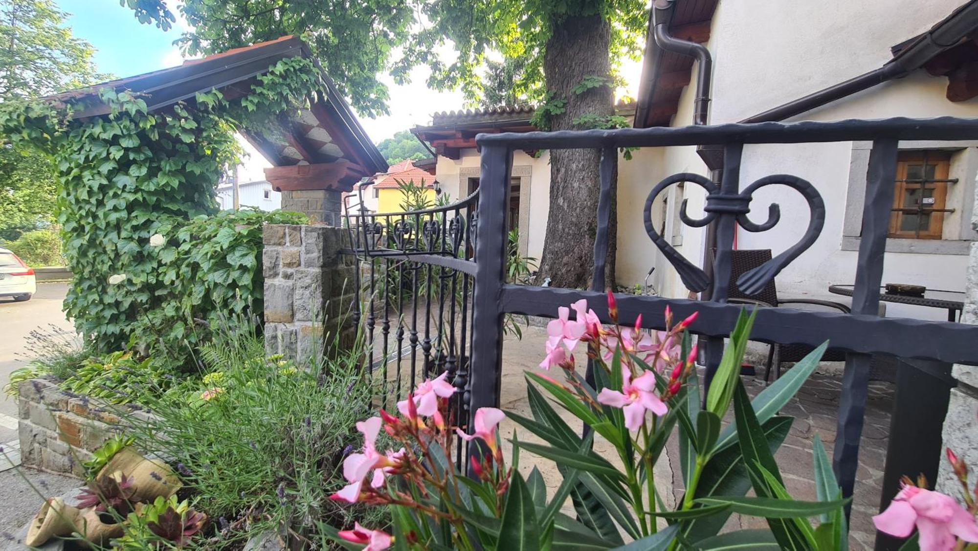 Brne Rooms Postojna Exterior foto